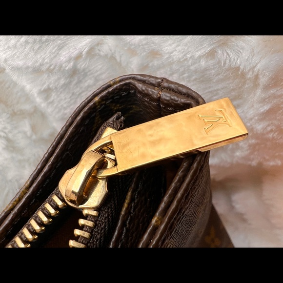 COPY - Authentic Louis Vuitton Cabas Mezzo - Picture 4 of 14